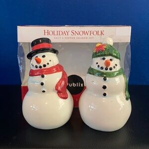 Publix Holiday Snowfolk Collectible Encore Edition Salt and Pepper Shaker Set